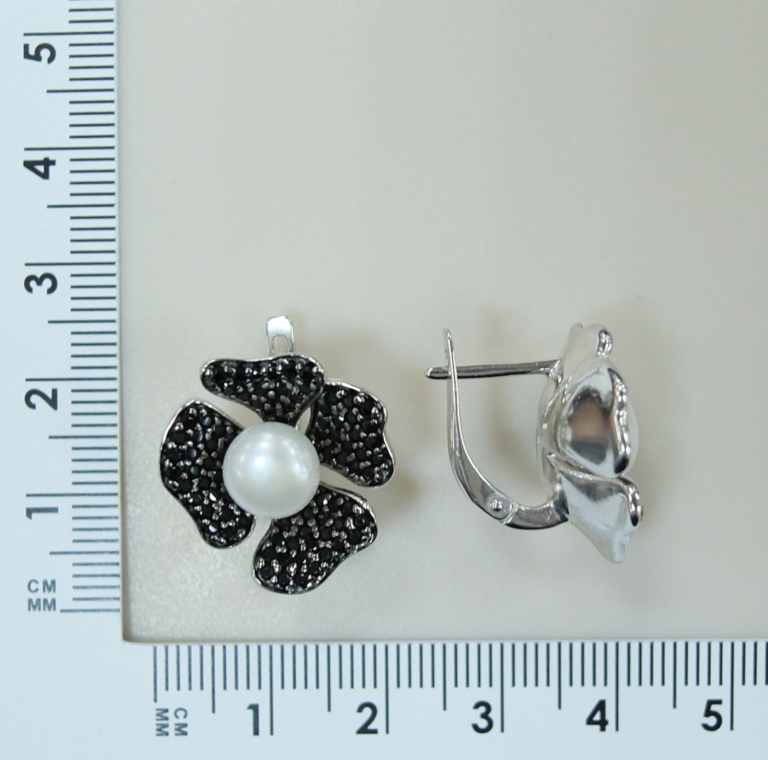 Серебряные серьги с жемчугом "Цветы"